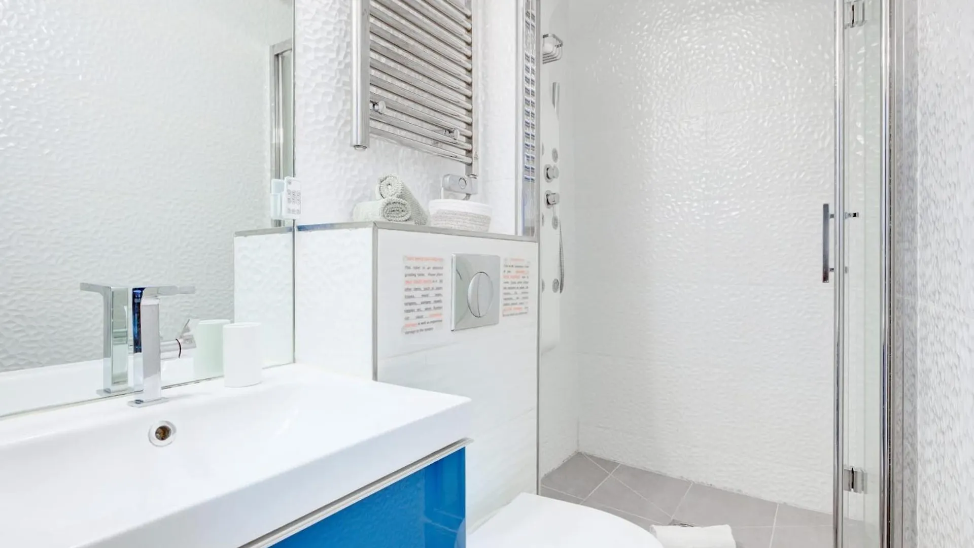 Apartment Bnbnova - Le Marais & Pompidou Paris France