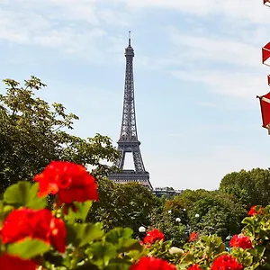 Hotel Plaza Athenee - Dorchester Collection, Paříž