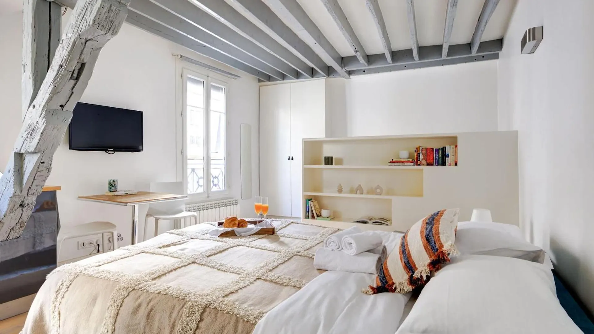 Bnbnova - Le Marais & Pompidou Paryż Francja